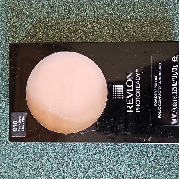 Revlon Other - REVLON Photo ready powder Fair